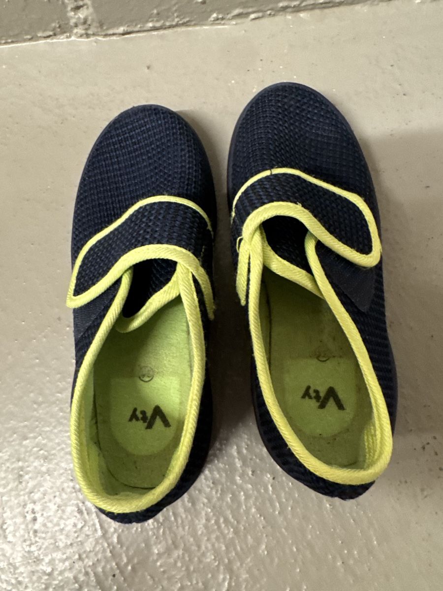 Chaussures garçon: Kinder Hausschuhe Grösse 31 – D'occasion à Zürich par zd_1965 3