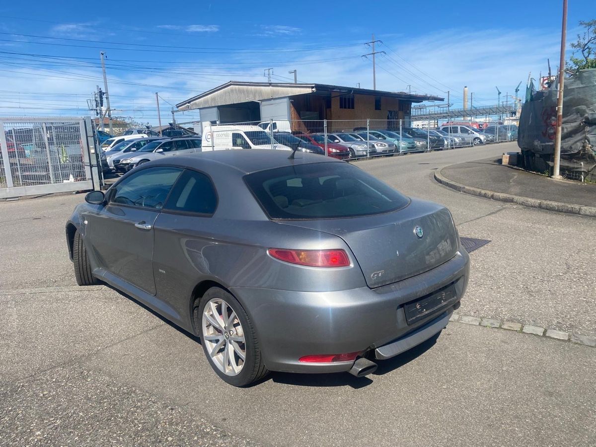 Alfa Romeo Autos: Alfa Romeo GT Coupé 2.0 JTS – Gebraucht aus Avenches von sal_j62q 2