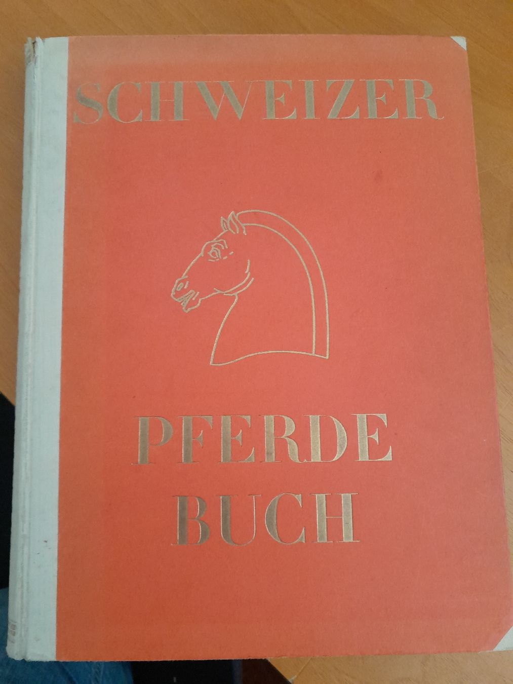 Libri: Buch  schweizer Pferde Buch 1944 – Usato da Oberglatt ZH venduto da juni02