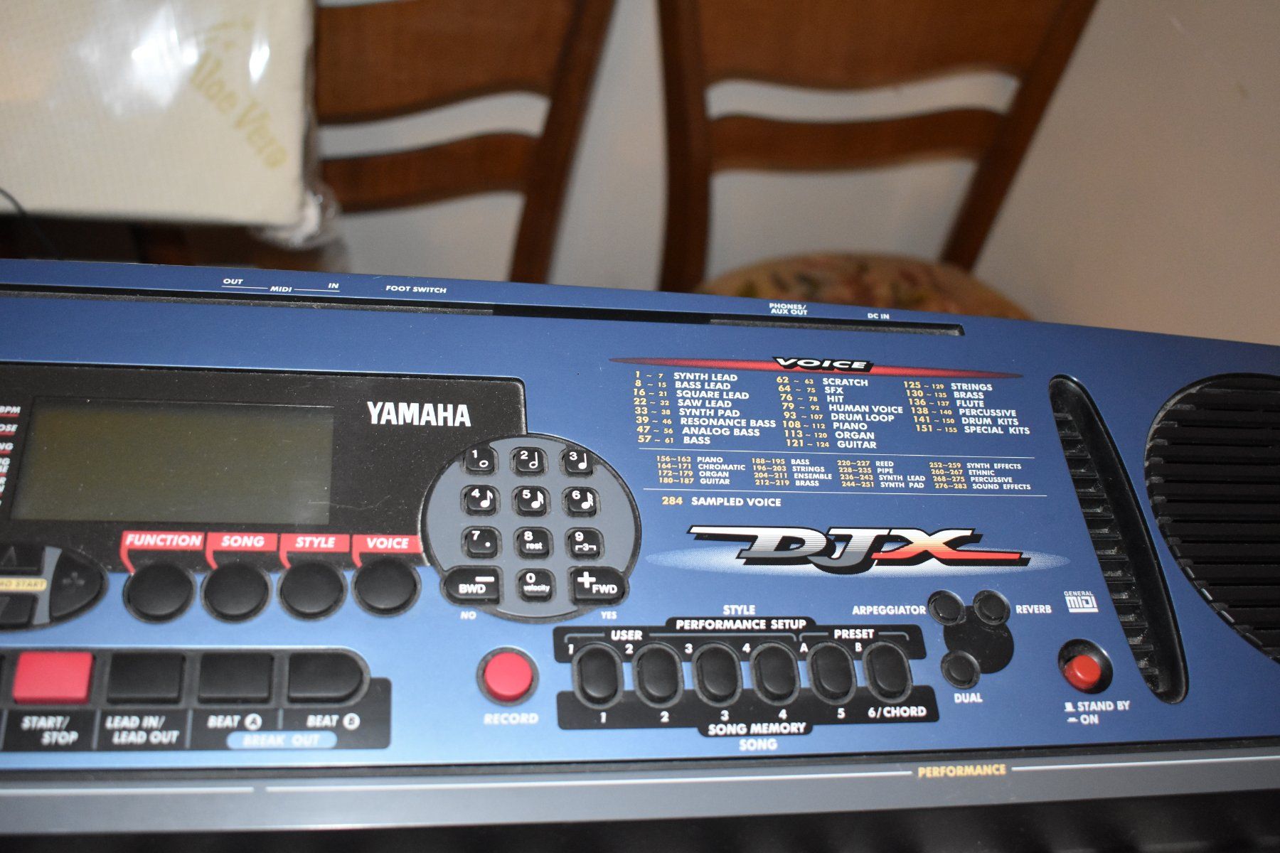 Yamaha Instruments de musique: Synthétiseur Yamaha DJX – D'occasion à Le Locle par skycomputer 2