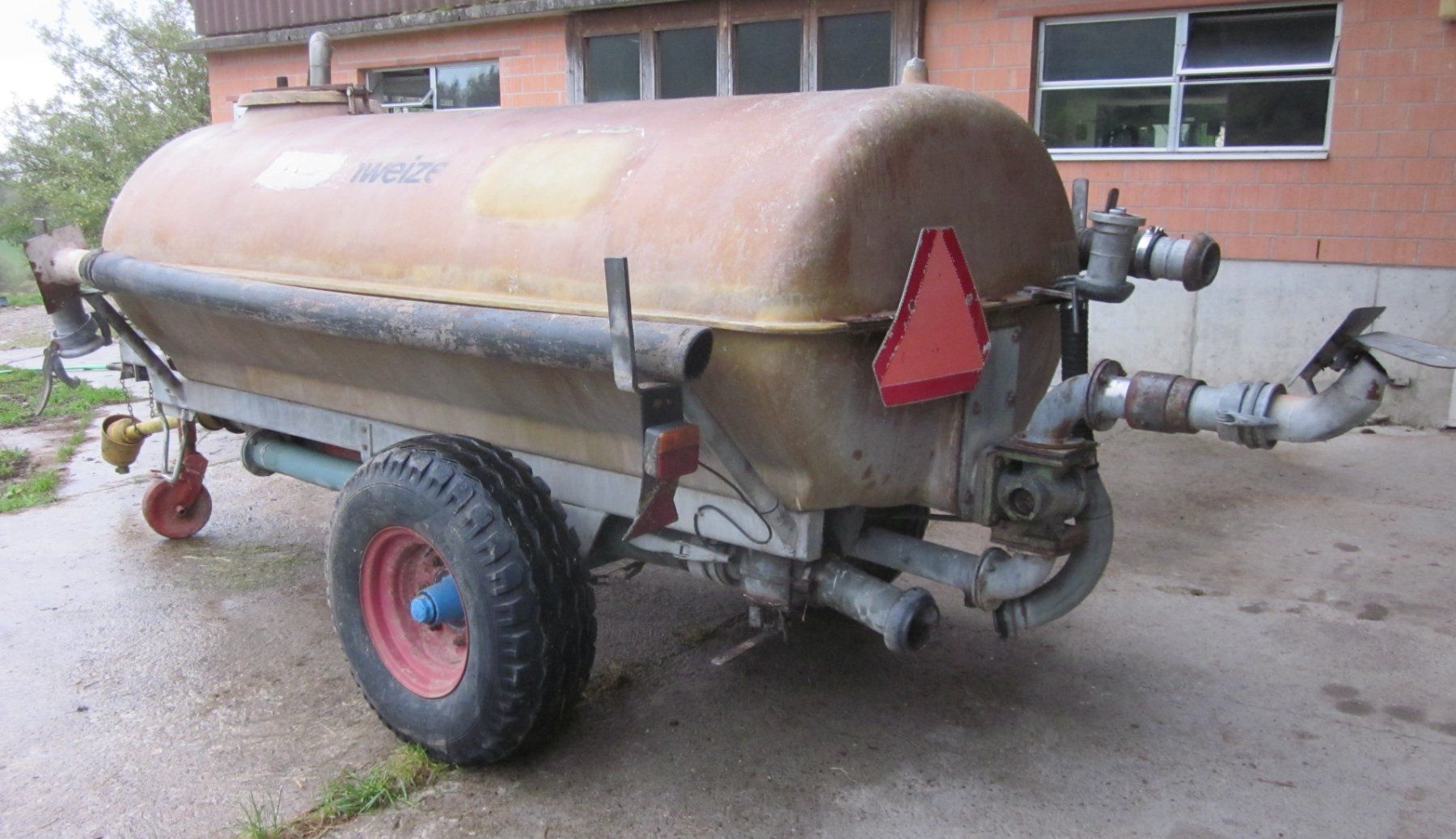 Tutte le macchine: Güllenfass / Pumpfass Schweizer 2800 lt – Usato da Mosnang venduto da Schoenis