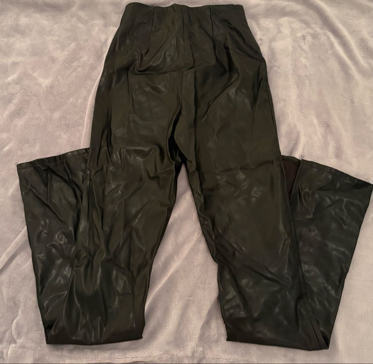 H&M Pantaloni: Kunstlederhose – Usato da Möhlin venduto da Seriii 1