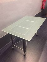 Table basse avec verre opaque triple épaisseur