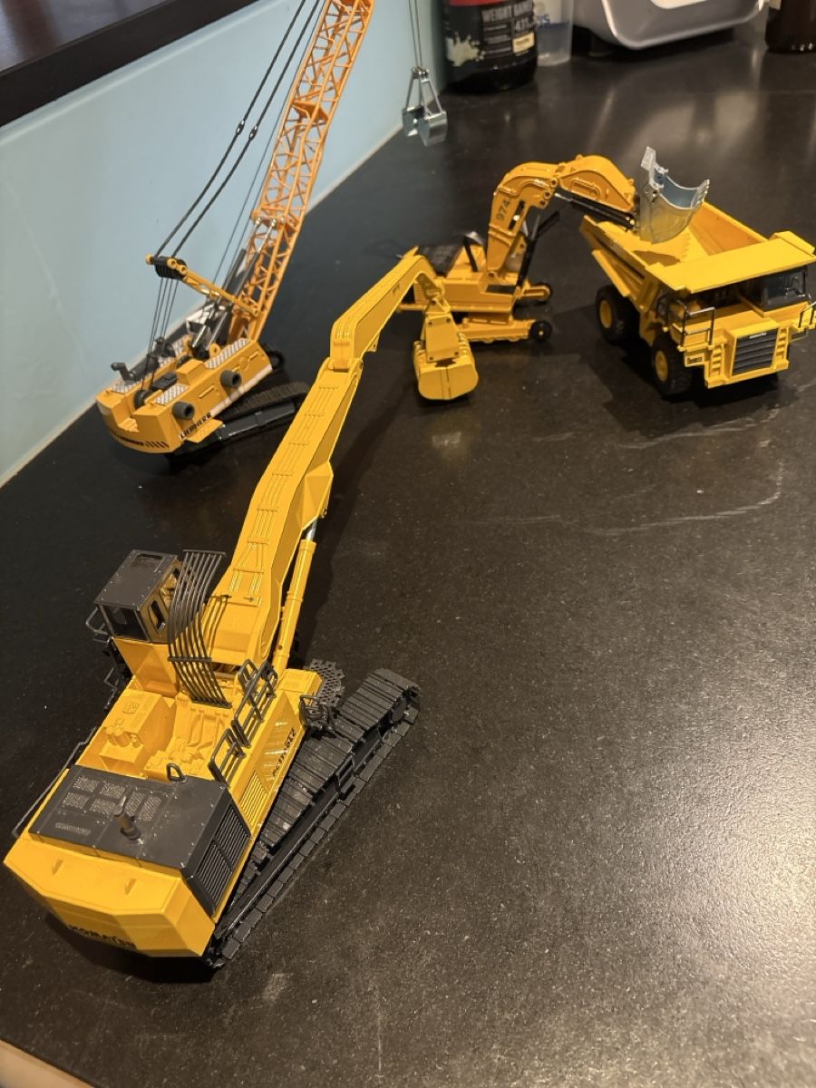 Escavatori: Modellbagger Liebherr, Komatsu, Siku – Usato da Staffelbach venduto da Cherry4 6