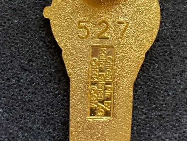Plaketten & Abzeichen: PIN'S - MONTRE  - SUISSE – Gebraucht aus Le Brassus von cinema13 1
