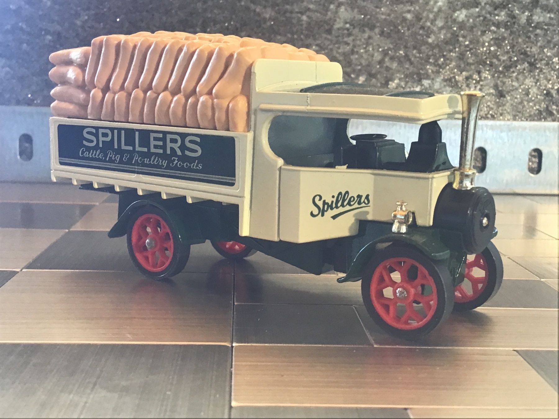 Kit di modellismo & Modellini statici: MATCHBOX MODELS OF YESTERYEAR – Usato da Männedorf venduto da Spezial-Modelle