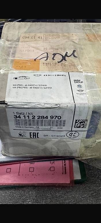 BMW Tutti pezzi di ricambio auto: Originale BMW M Carbon Ceramic Bremsbeläge vorne – Nuovo e nell'imballaggio originale da Basel venduto da adm_lck9 1