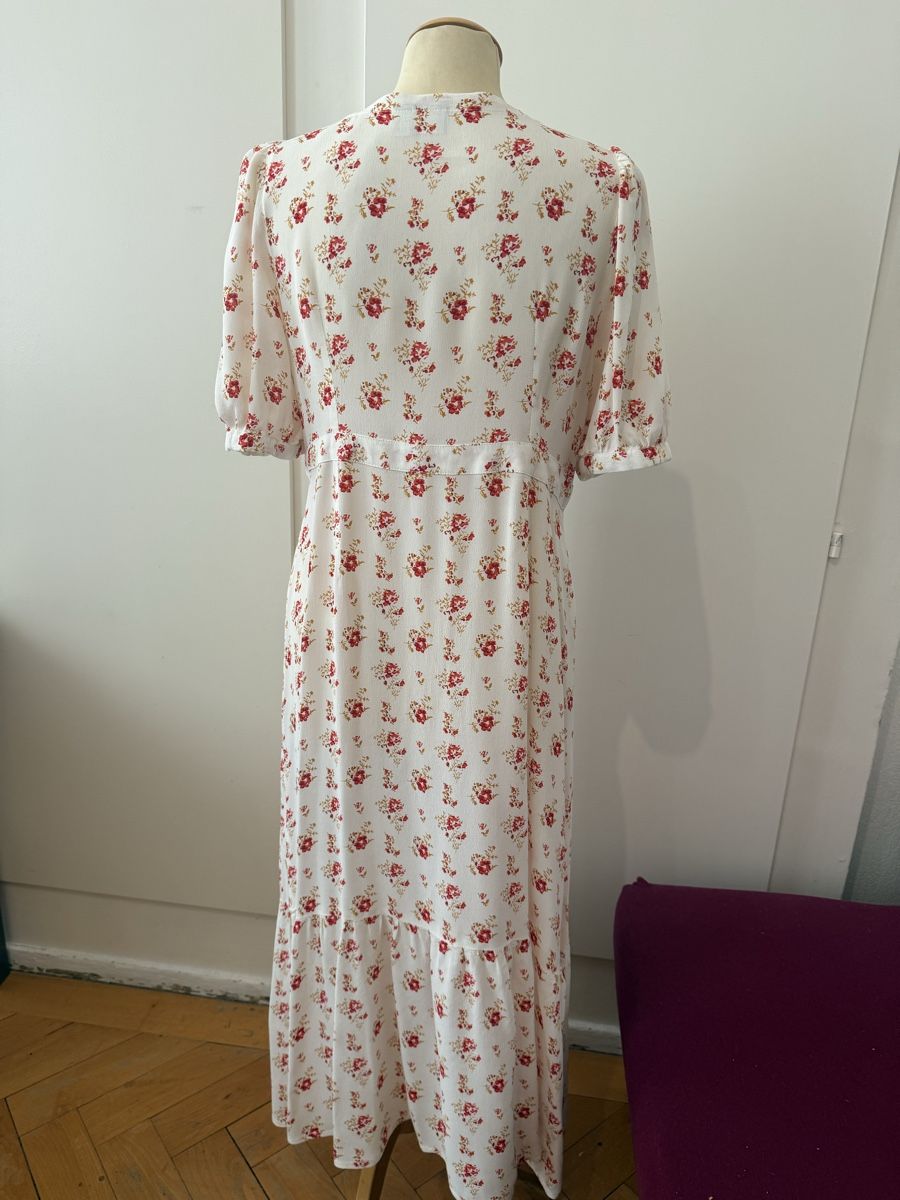 Asos Kleider: Robe fleurie blanche ASOS – Neu (gemäss Beschreibung) aus Le Locle von tchanatakoua 3
