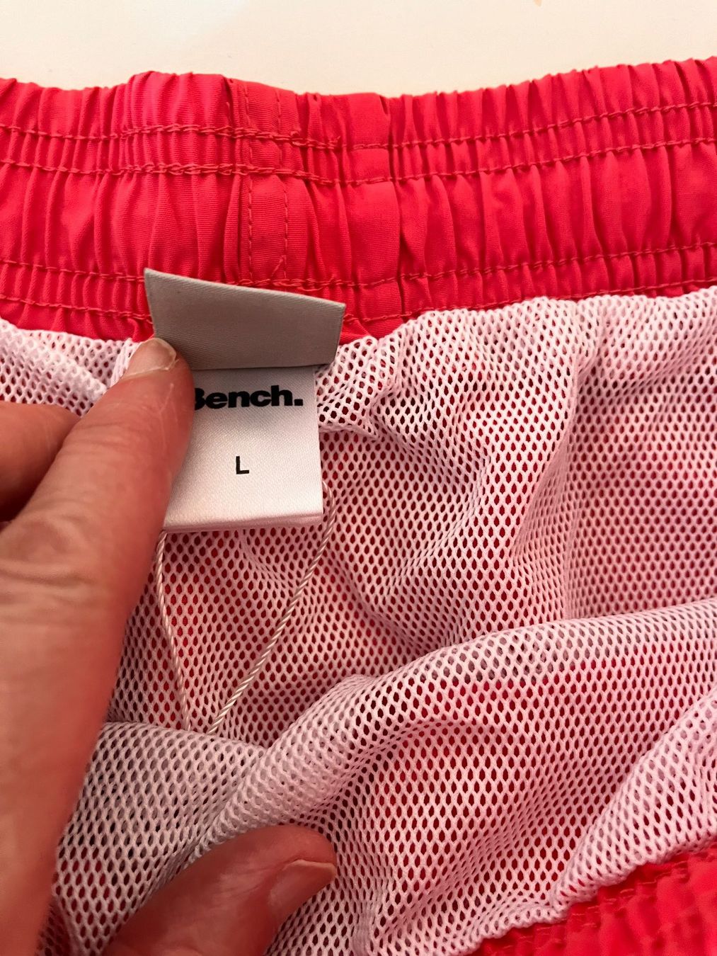 Bench Badehosen: BENCH, Badeshorts Herren, Grösse L, Farbe Hellrot – Neu und originalverpackt aus Rudolfstetten von gst_g7xl 1