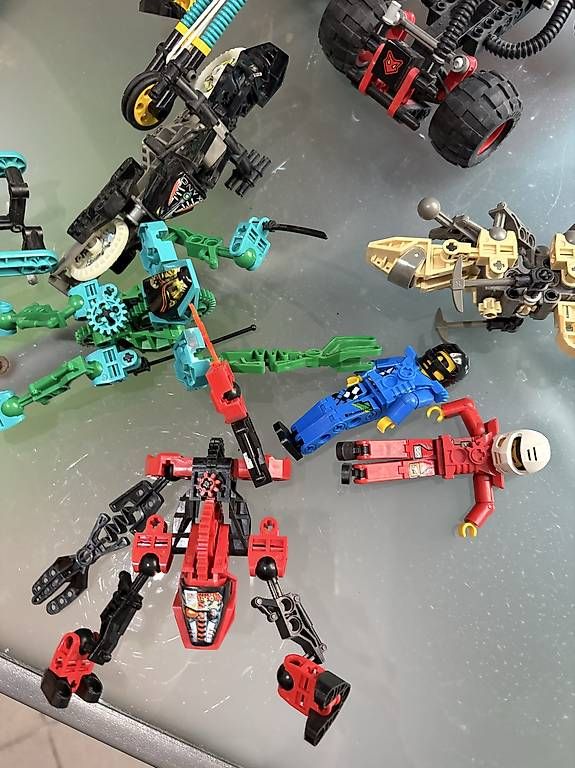 Jeux de construction: Lot robots lego – D'occasion à La Chaux-de-Fonds par reg_yw68 1