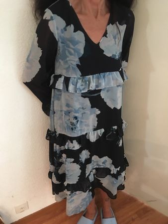 Blumiges Rüschenkleid in Größe S