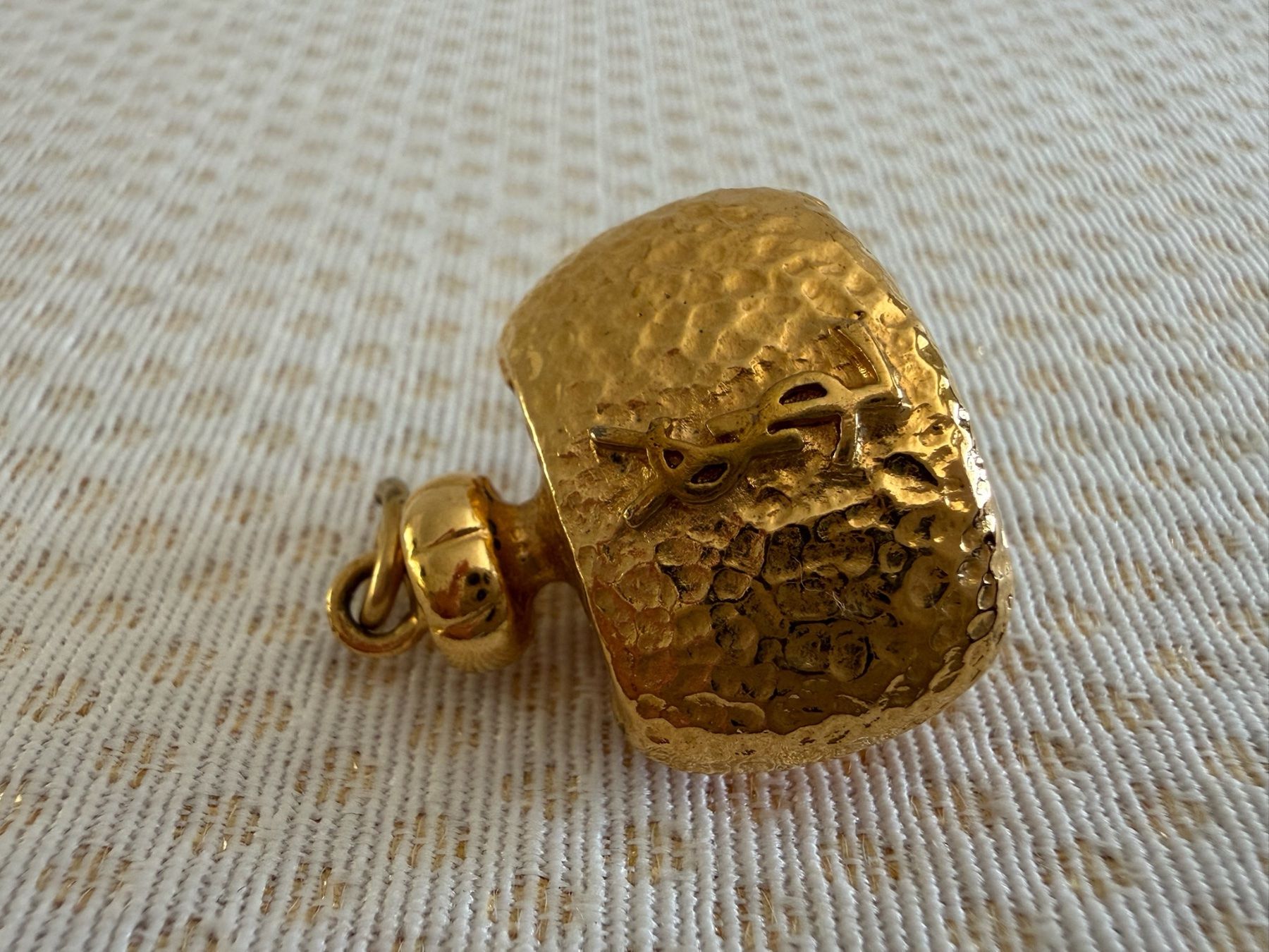 Saint Laurent Ciondoli: Saint Laurent - Champagne - pendentif – Usato da Sion venduto da accroshoes 1