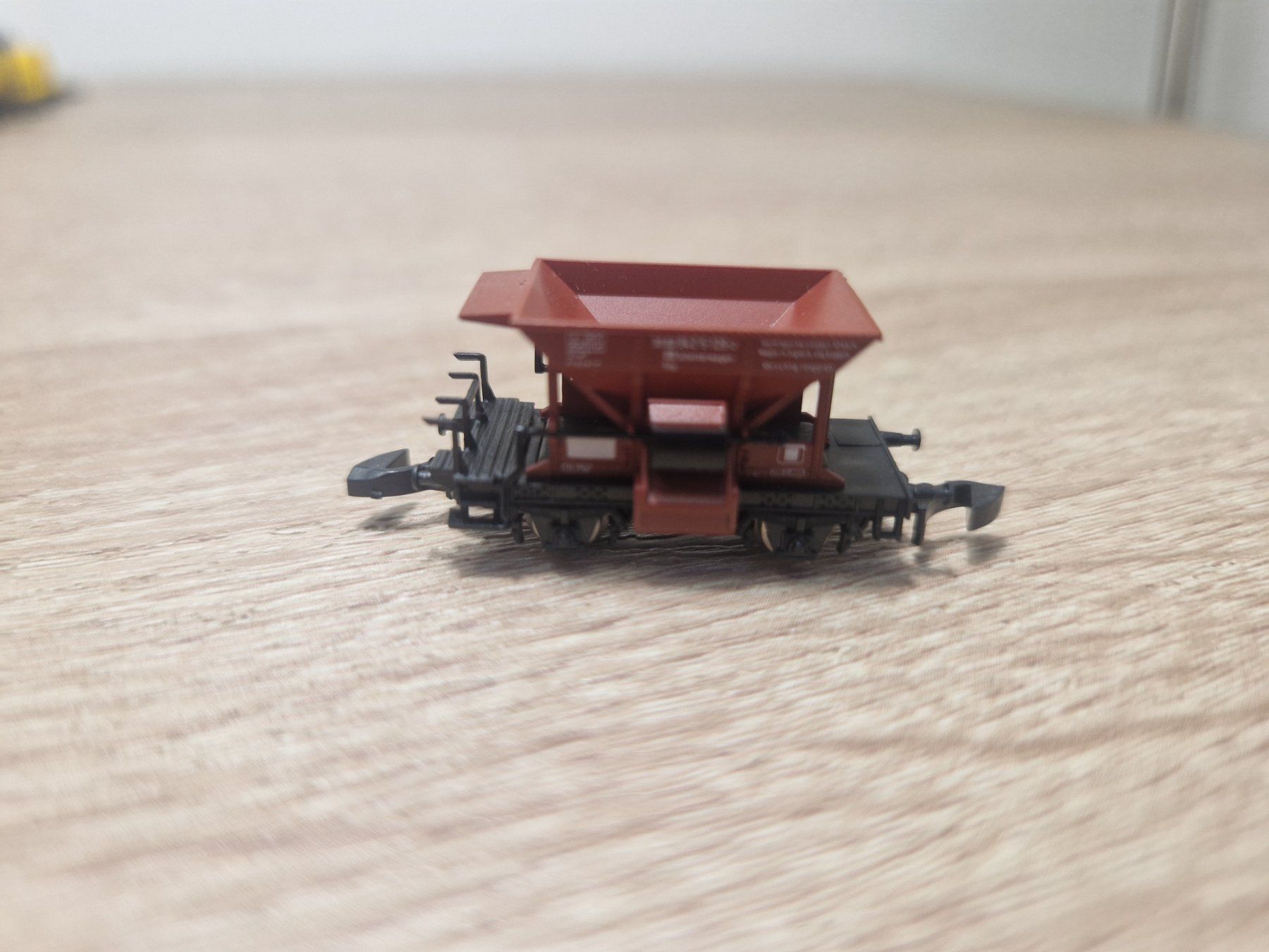 Märklin Modelleisenbahnen: Märklin Z Schotterwagen DB – Gebraucht aus St-Aubin-Sauges von tantome