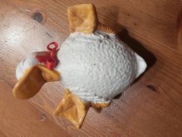 Entzückende Deko-Ente mit roter Schleife