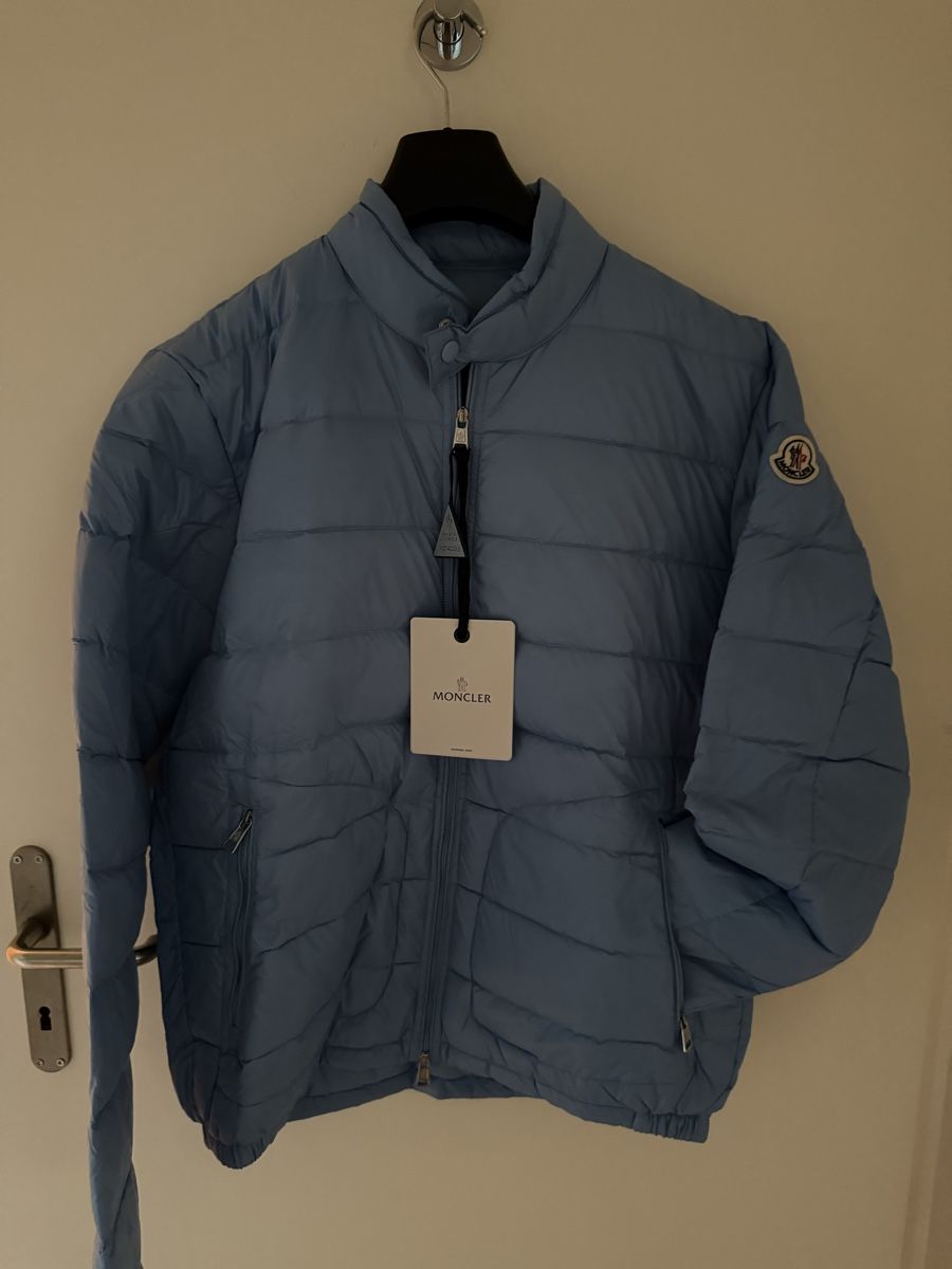 Moncler Jacken: Jacket Moncler bleu ciel  – Neu (gemäss Beschreibung) aus Genève von isa_g5qj