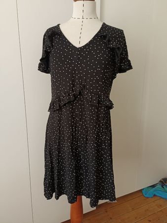 Sommerliches Kleid mit Pünktchen, Gr L