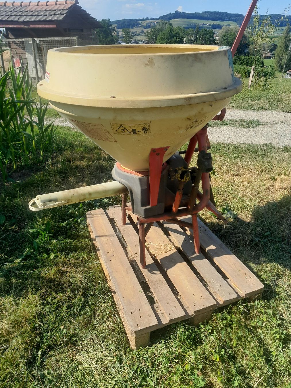 Vicon Düngerstreuer: Vicon Düngerstreuer 300kg – Gebraucht aus Buttisholz von celica1988