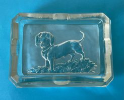 Alter Aschenbecher aus Glas mit Dackel