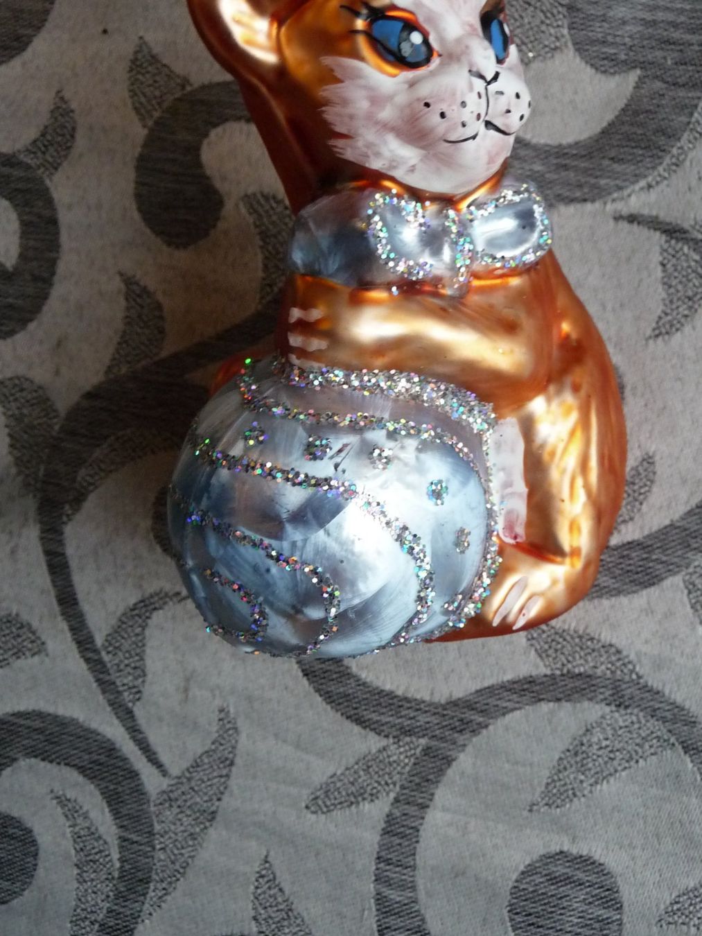 Tutte le decorazioni: orange Katze mit hellblauem Ball Christbaumschmuck – Nuovo e nell'imballaggio originale da Alpnach Dorf venduto da marvo 4