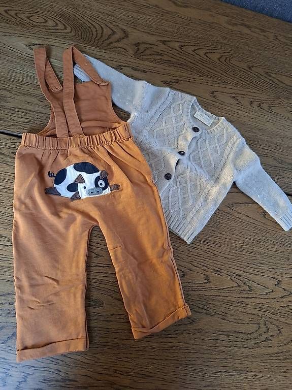 Pantaloni: Latzhosen  – Nuovo e nell'imballaggio originale da Grosswangen venduto da _Ra