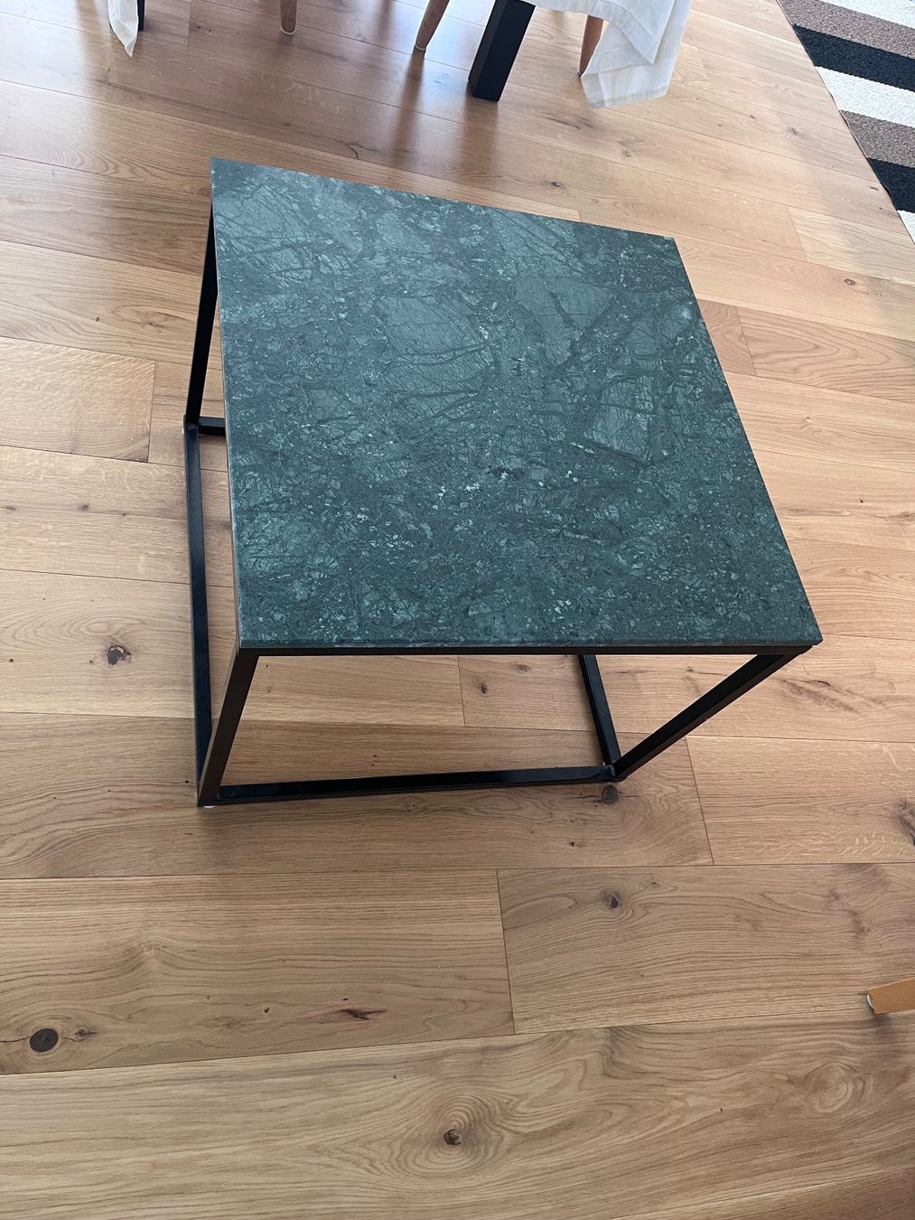 Tavoli: Modern Scandinavian Green Marble Coffee Table – Usato da Zürich venduto da nil_l7fb