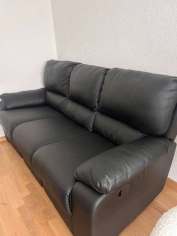 Conforama Divani: Schwarzes Sofa mit Relaxfunktion – Usato da Frasnacht venduto da jas_bn9w