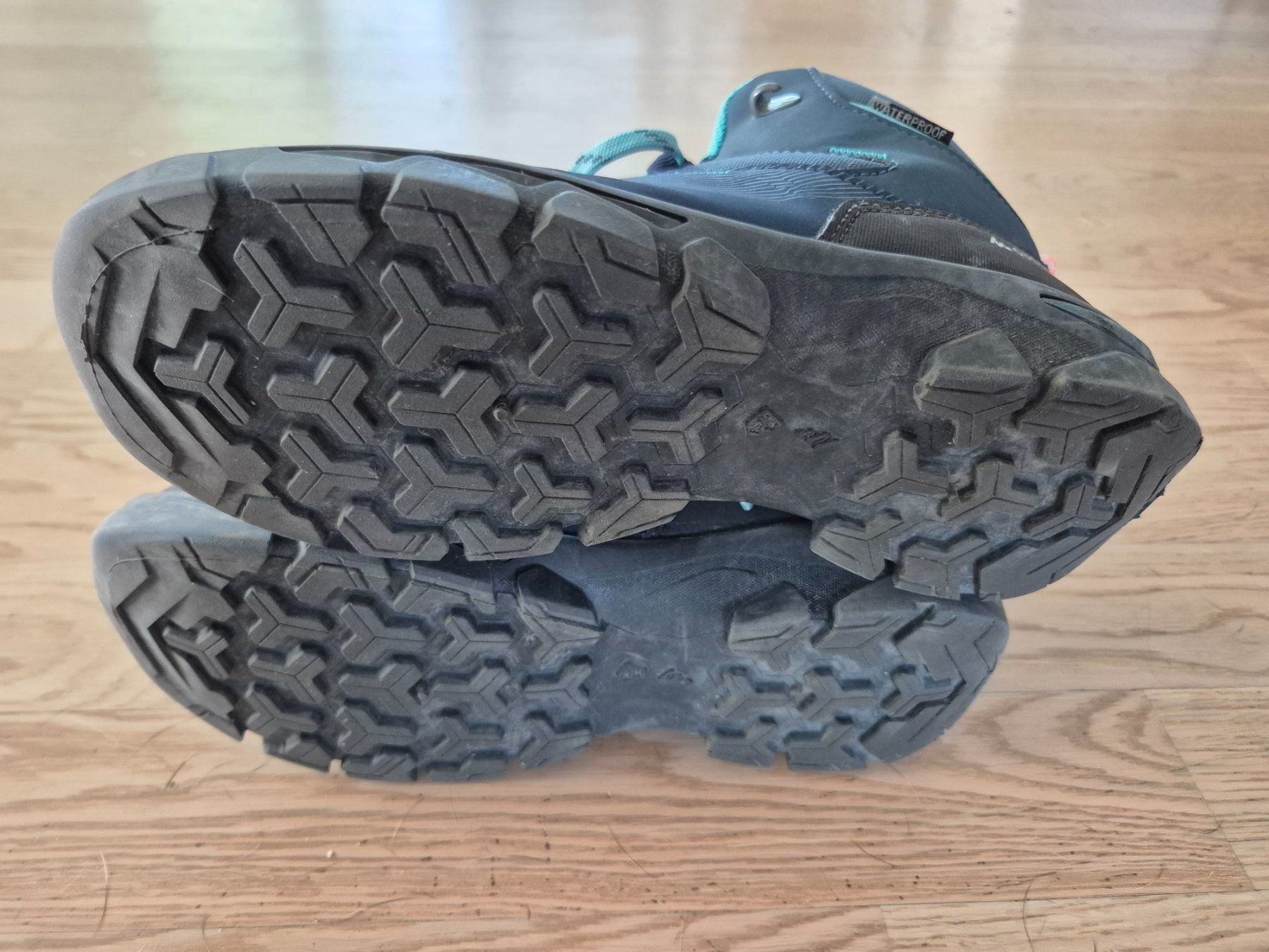 Decathlon Scarpe per ragazzi: Kinderwanderschuhe Quechua Gr.38 – Usato da Stäfa venduto da Arjen2011 2