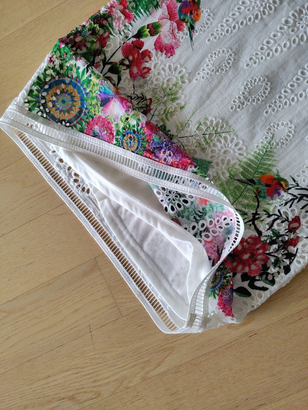 Desigual Vestiti: DESIGUAL Etui-Kleid weiss/bunt Taille 34 – Usato da Buchrain venduto da QueenyHE51 3