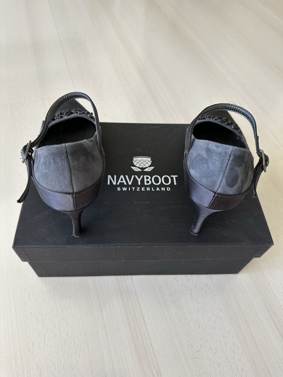 Navyboot Damenschuhe: Escarpins Navyboot en daim gris, taille 37, élégants! – Gebraucht aus Monthey von Ben1 1