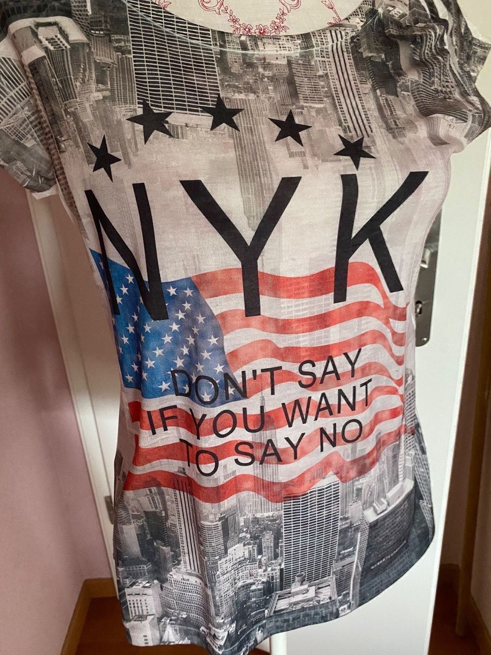 T-Shirts: Neu!! Cooles Shirt weiss gemustert M/L – Neu und originalverpackt aus Balsthal von Uroby 1