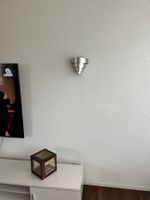 Silberne Wandlampe, zeitloses Design, neuwertig