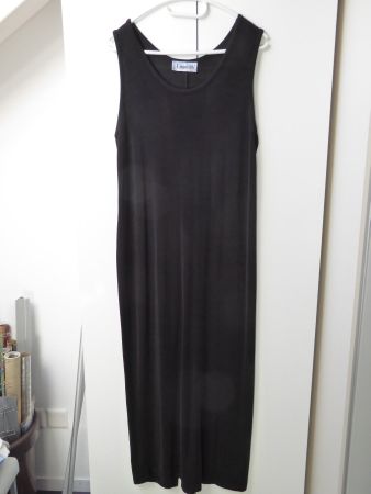 Kleid schwarz Gr. 42 mit dekorativem Umhang
