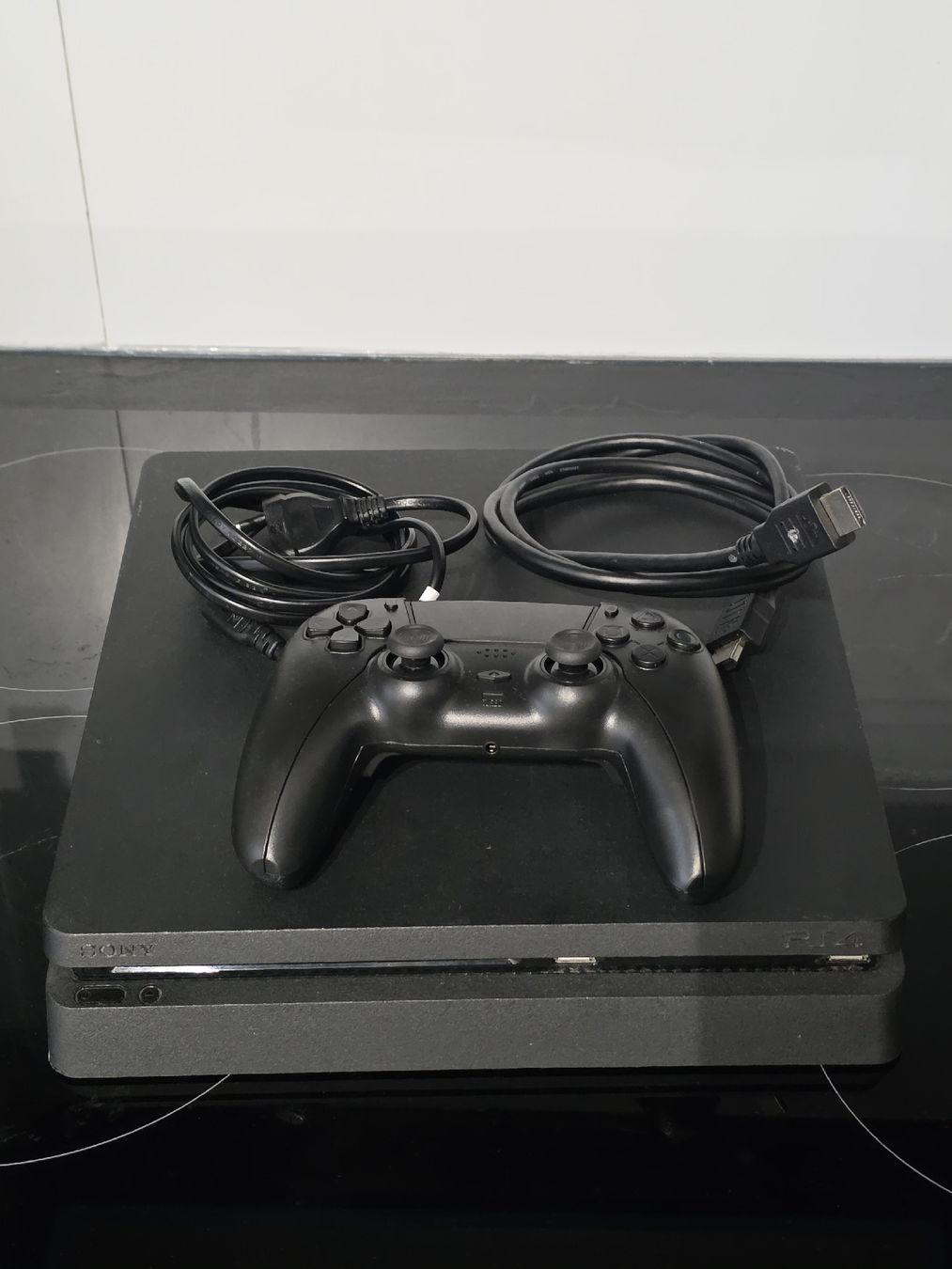 Sony Consoles: Playstation 4 – D'occasion à Itingen par Enrico17687