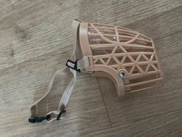 Hunde Maulkorb aus Kunststoff beige gebraucht Zustand