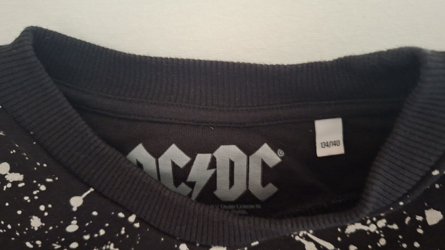 H&M Maglioni & Felpe: 2 Pullover AC/DC schwarz Grösse 134/140 – Usato da Oftringen venduto da januarloch 3