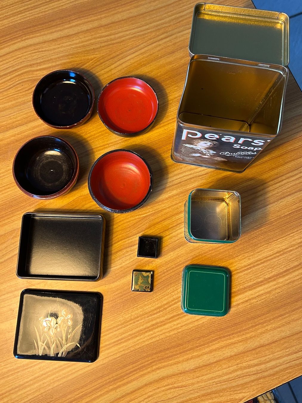 Sucriers: Lot Pillendose Sammlung Blechbox Box Vintage Geschenkbox – D'occasion à Steffisburg par smocky17 2
