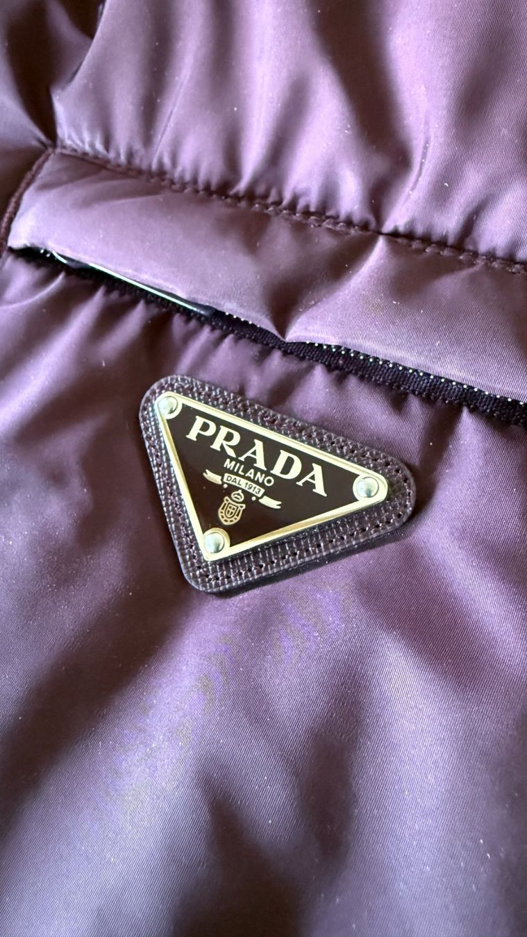 Prada Giacche: Prada Giubbotto Re-Nylon Piuma Bordeaux Gr. M – Usato da Laupen ZH venduto da ale2k7 1
