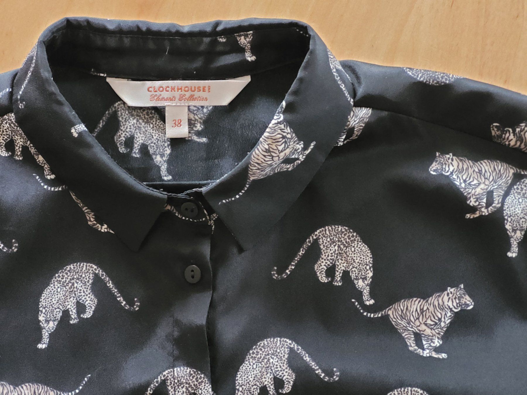 C&A Camicette: Bluse Clockhouse schwarz mit Tiger/Leopard-Print Grösse 38 – Usato da Wiesendangen venduto da samoalk 2