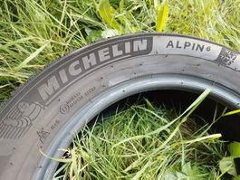Reifen Michelin Alpin 6 mit Stahlfelgen und Radkappen
