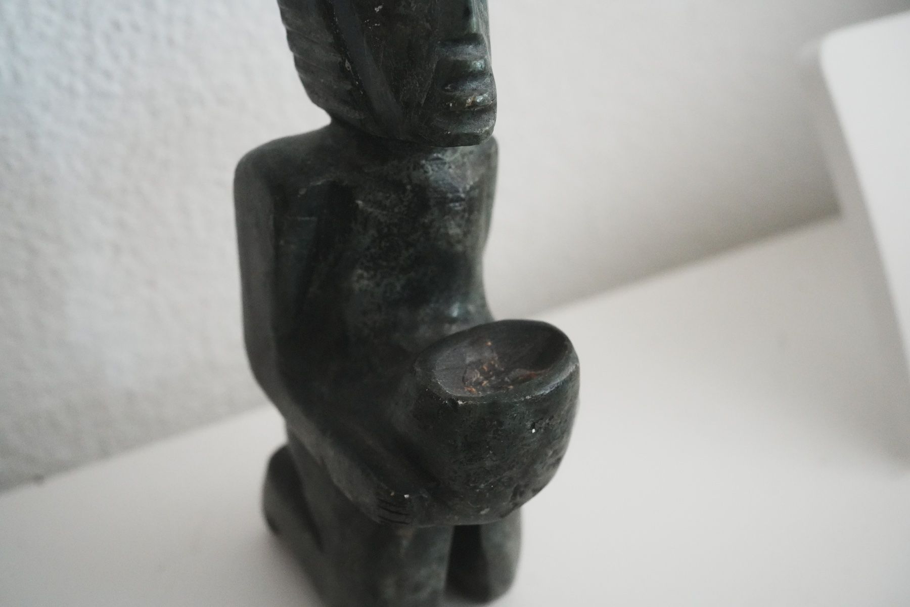Sculture & Statue: Steinfigur, mexikanisch, Priester mit Räucherschale – Usato da Volketswil venduto da HeredisAntiques 1