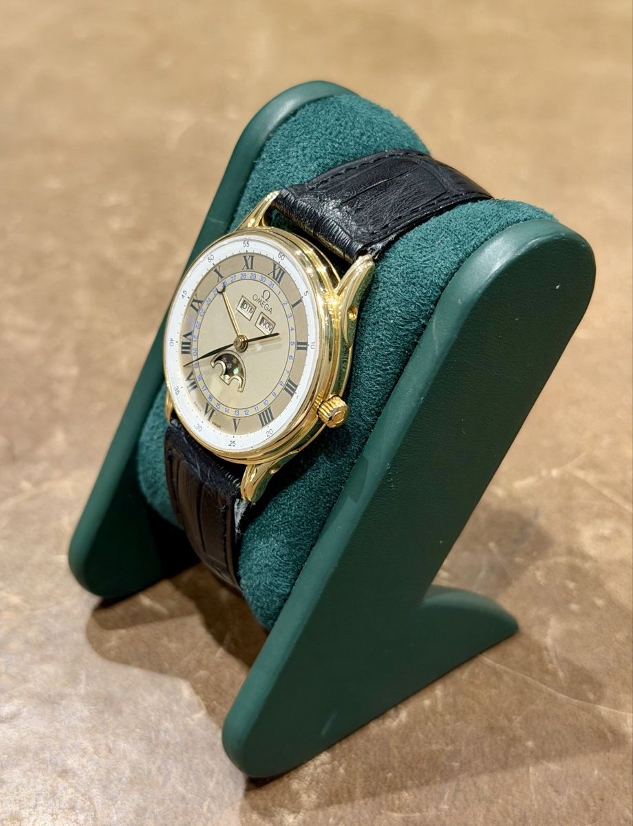 Omega Orologi: Omega Trible Date Moonphase 18K Gold – Usato da Zürich venduto da WATCHROOM 1