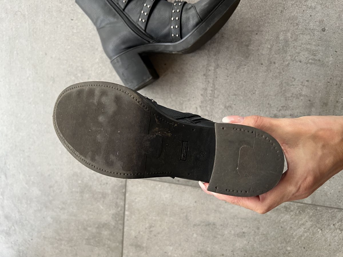Scarpe da donna: Bata Black Ankle Boots with Buckles, Studs, Size 39! – Usato da Cama venduto da UnleashdByAna 4