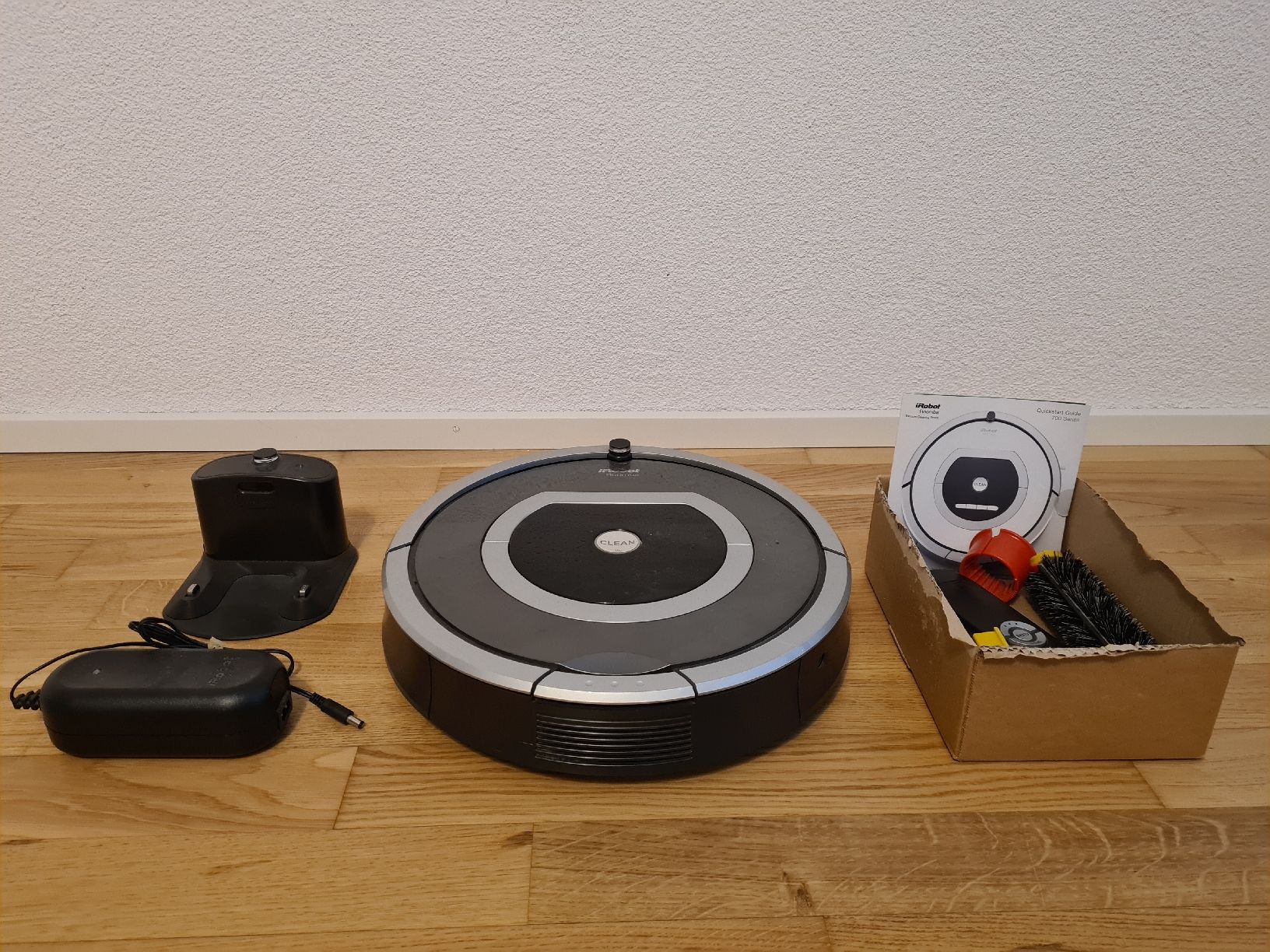 Irobot Aspirapolveri & Accessori: iRobot Roomba 700 Series Staubsaugroboter – Usato da Zug venduto da w4rf1gh7er