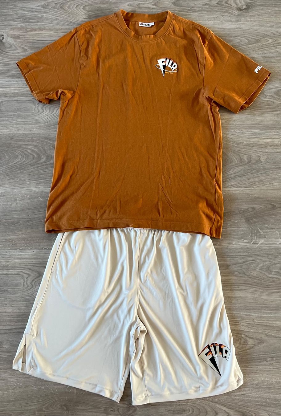 Fila Lotti di vestiti: Completo Fila – Usato da Morbio Inferiore venduto da mad_wh5n 2