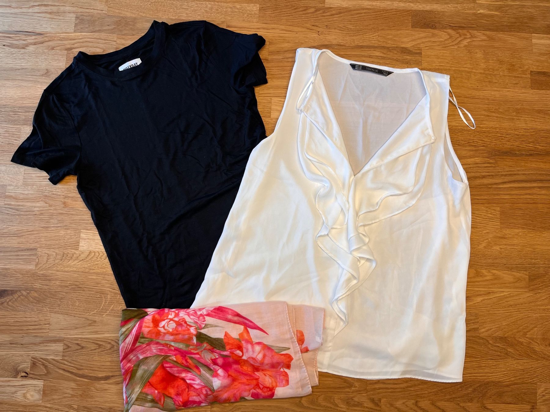 Lotti di vestiti: Oberteile/Schal XS – Usato da Biel/Bienne venduto da Lalala333
