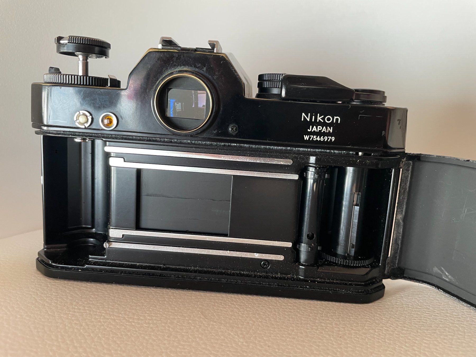 Nikon Fotocamera: Nikon Nikkormat EL Black – Usato da Petit Lancy venduto da gil_hr6v 6