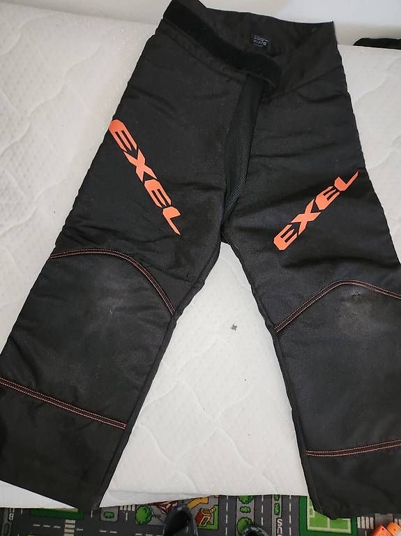 Pantaloni: Goaliehose Unihockey – Usato da Basel venduto da Tobi_079 2