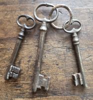 3 alte Schlüssel  Clefs anciennes antik ab 1 Franken