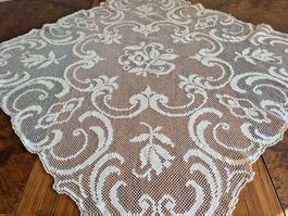 Filet tischtuch, weiss mit Blumenmuster, Handarbeit