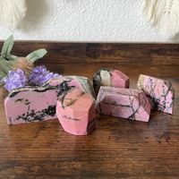 ✲ 1 Stk. Rhodonit Freiform✲ 50-80g / Rhodonite Freeform